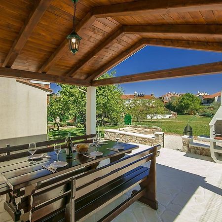 Charming Beachfront Holiday Home In Пореч Номер фото