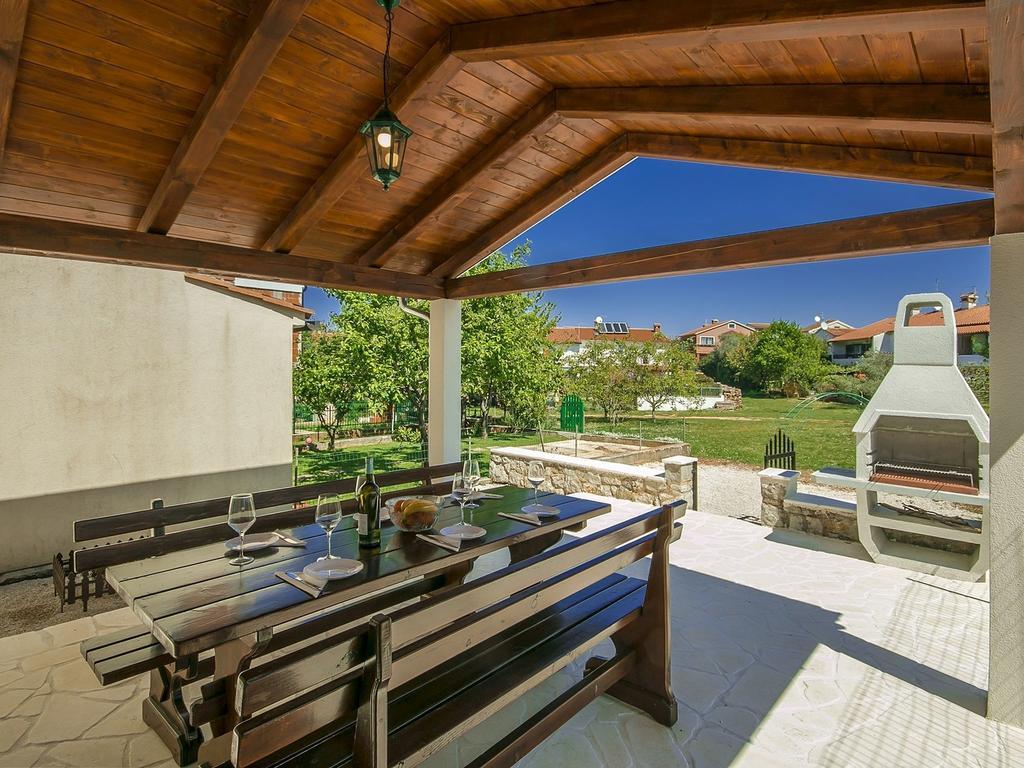 Charming Beachfront Holiday Home In Пореч Номер фото